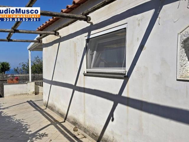 Appartamento in affitto a Capri traversa alla Provinciale, arredato, giardino privato, terrazzo TrovaCasa