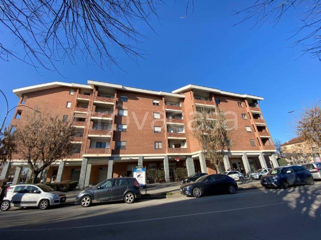 Appartamento in affitto a Carmagnola viale Giuseppe Garibaldi, 35, non arredato/vuoto, box, ascensore TrovaCasa