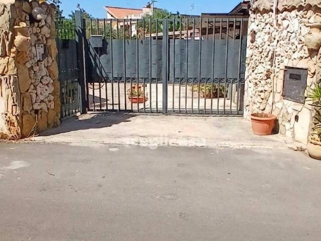Appartamento in affitto a Carini PA