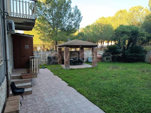Appartamento in affitto a Carlentini via Giuseppe Di Vittorio, 3, arredato, giardino privato, veranda TrovaCasa
