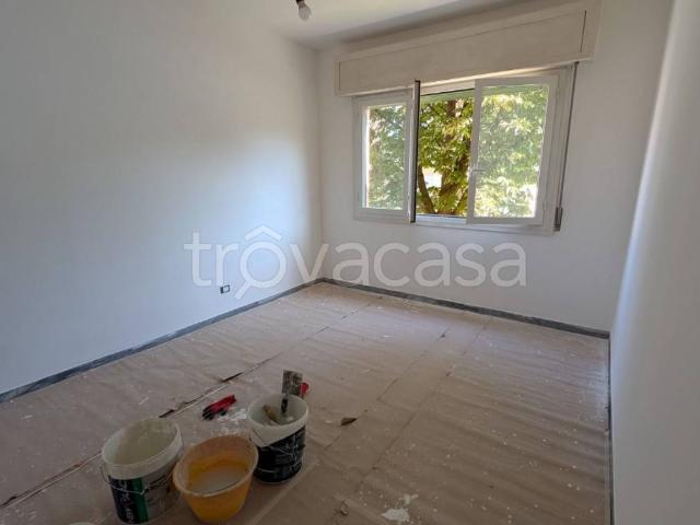 Appartamento in affitto a Carrara via Bonascola, arredato, balcone, cucina abitabile TrovaCasa