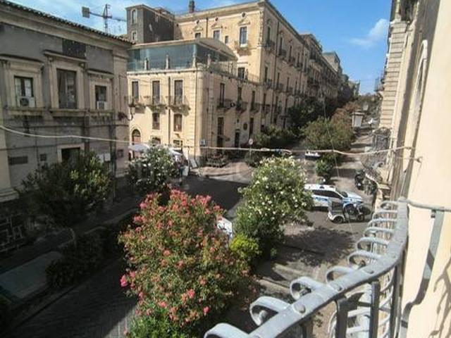 Appartamento in affitto a Catania via Antonino di Sangiuliano, immobile di prestigio, ascensore, ristrutturato TrovaCasa