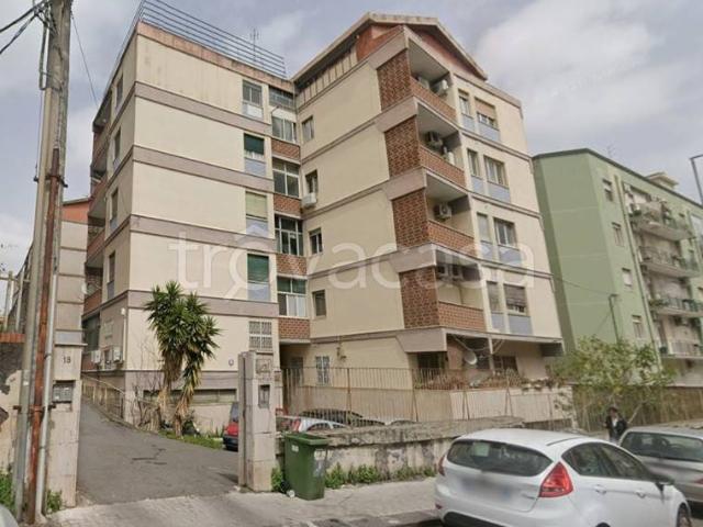 Appartamento in affitto a Catania via Giosuè Carducci, 18, non arredato/vuoto, buono stato, ripostiglio TrovaCasa