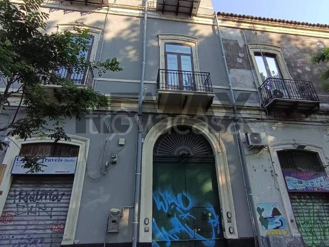 Appartamento in affitto a Catania via VI Aprile, 81, non arredato/vuoto, buono stato, balcone TrovaCasa