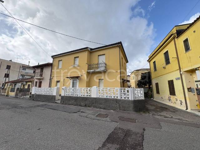Appartamento in affitto a Catanzaro via Guglielmo Ranieri, 20, parzialmente arredato, balcone, cucina abitabile TrovaCasa