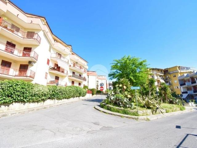 Appartamento in affitto a Cercola viale Dei Pini, 6, non arredato/vuoto, posto auto, ascensore TrovaCasa