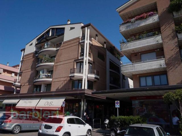 Appartamento in affitto a Cervia viale Roma, 17, terrazzo, ascensore, ristrutturato TrovaCasa