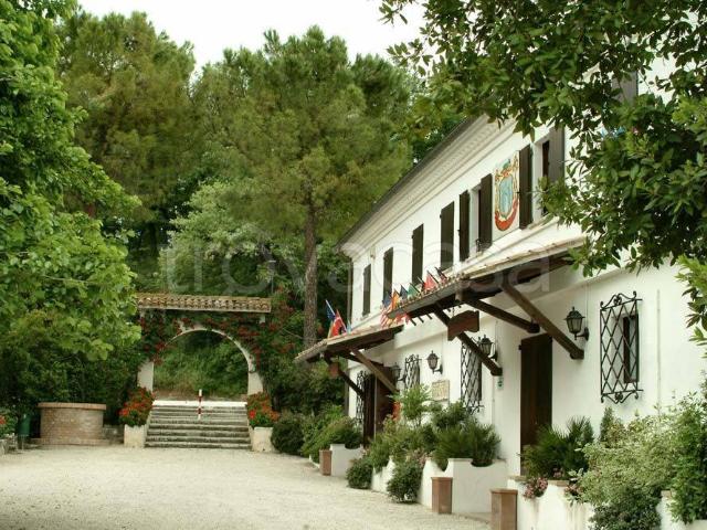 Appartamento in affitto a Clusone viale Vittorio Emanuele II, arredato, giardino privato, box TrovaCasa