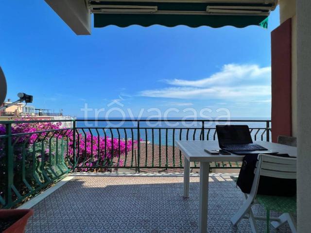 Appartamento in affitto a Cogoleto via della Madonnina, arredato, terrazzo, vista mare TrovaCasa