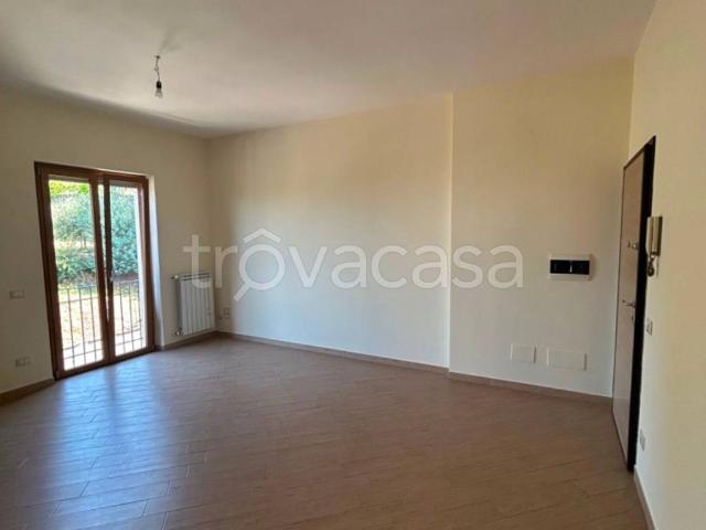 Appartamento in affitto a Colonna via Santa Chiara, non arredato/vuoto, ristrutturato, balcone TrovaCasa