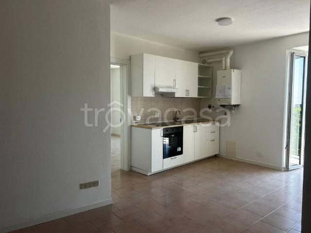 Appartamento in affitto a Colle Brianza via Dottor Carrobbio, parzialmente arredato, ristrutturato, balcone TrovaCasa