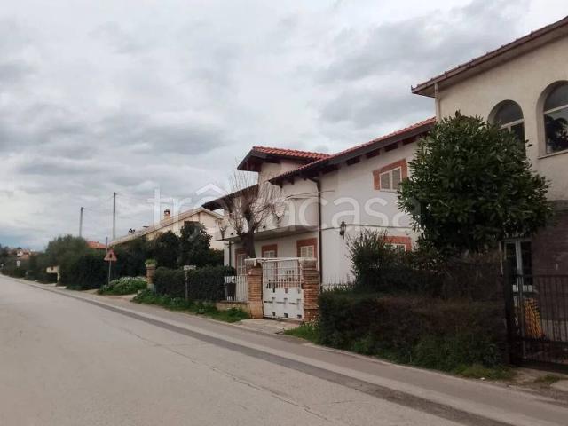 Appartamento in affitto a Collecorvino contrada Villa Barberi, senza ascensore, balcone, angolo cottura TrovaCasa
