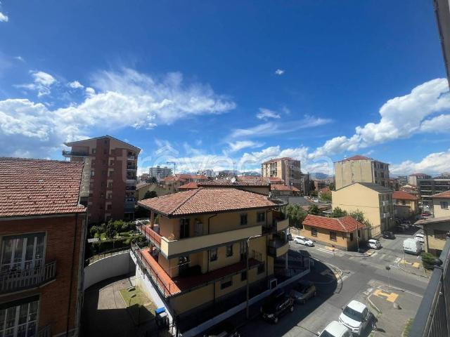 Appartamento in affitto a Collegno via Regina Giovanna, 15, non arredato/vuoto, terrazzo, ristrutturato TrovaCasa