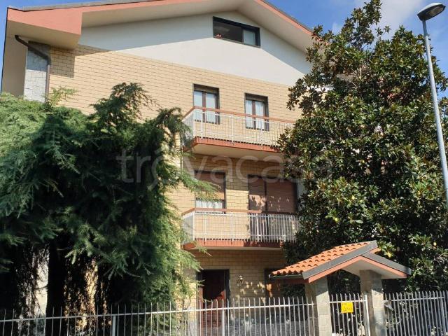 Appartamento in affitto a Collegno via Salbertrand, 22, arredato, riscaldamento autonomo, zona residenziale TrovaCasa
