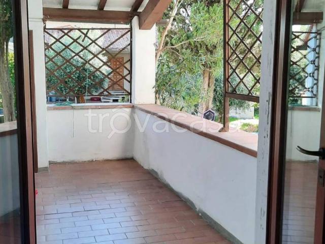 Appartamento in affitto a Collesalvetti p.Za della Repubblica, 29, non arredato/vuoto, centrale, balcone TrovaCasa