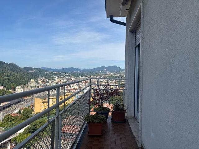 Appartamento in affitto a Como CO