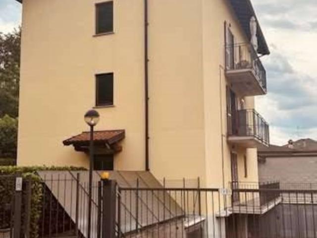 Appartamento in affitto a Como, arredato, giardino privato, posto auto TrovaCasa
