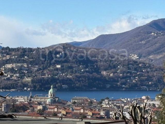 Appartamento in affitto a Como via Monte Verde, giardino privato, box, terrazzo TrovaCasa