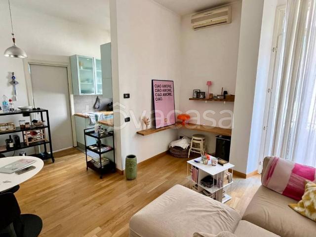 Appartamento in affitto a Como via Armando Diaz, 11, non arredato/vuoto, centrale, lavastoviglie TrovaCasa