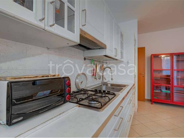 Appartamento in affitto a Como via Grilloni, 5, arredato, giardino privato, box TrovaCasa