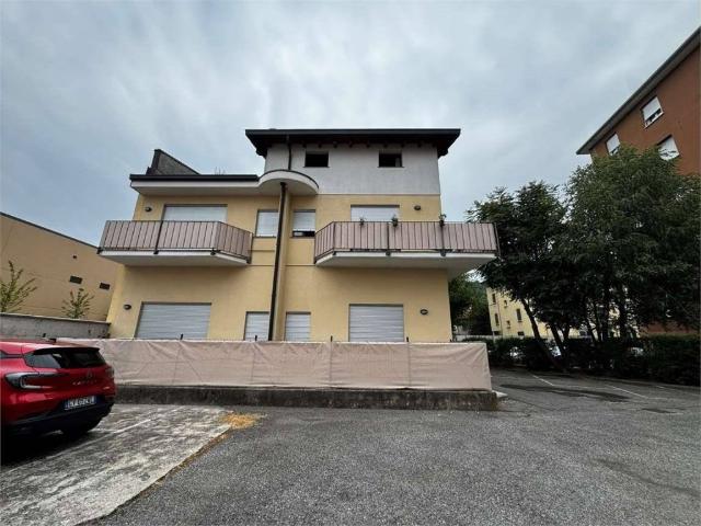 Appartamento in affitto a Como via Scalabrini, 24, arredato, libero subito, lavatrice TrovaCasa