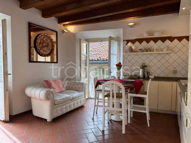 Appartamento in affitto a Como via Vitani, arredato, vicinanze negozi, balcone TrovaCasa