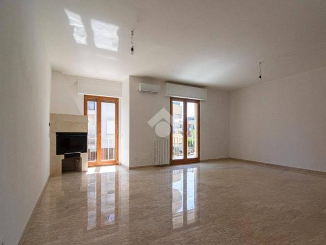 Appartamento in affitto a Conversano via Leon Battista Alberti, 34, non arredato/vuoto, luminoso, balcone TrovaCasa
