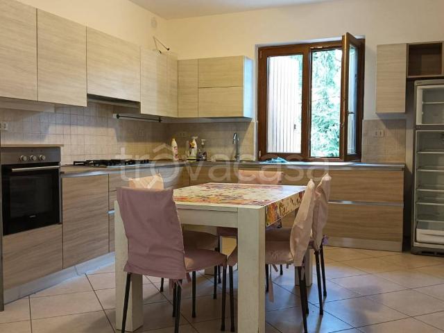 Appartamento in affitto a Costermano sul Garda piazza Vittorio Veneto, arredato, giardino privato, box TrovaCasa