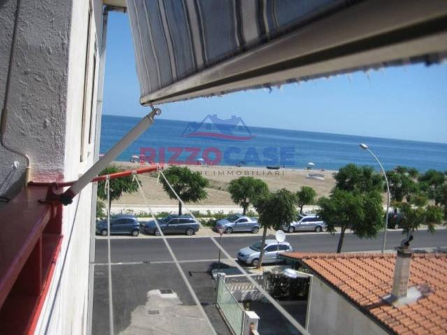 Appartamento in affitto a Corigliano Rossano via Spagna, 3, arredato, fronte mare, vista mare TrovaCasa