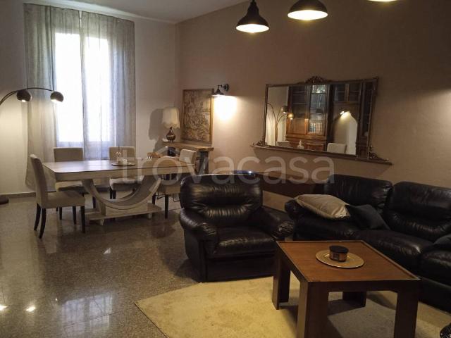 Appartamento in affitto a Correggio corso Camillo Benso di Cavour, 11A, arredato, ascensore, centrale TrovaCasa