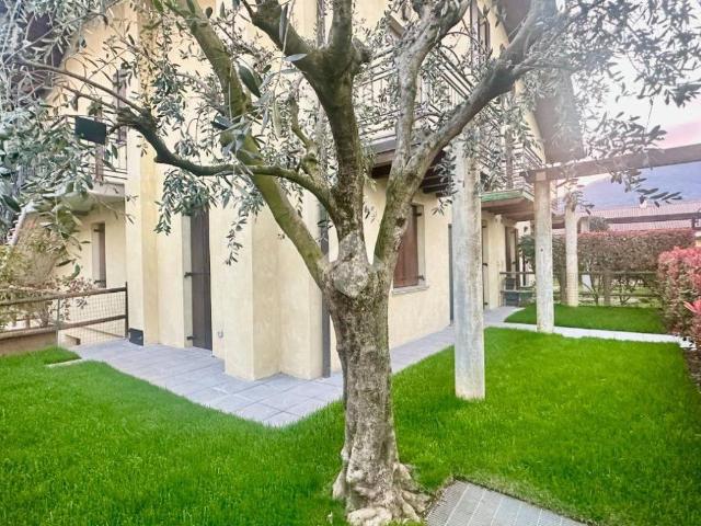 Appartamento in affitto a Corte Franca via Generale dalla Chiesa, 53, non arredato/vuoto, giardino privato, box TrovaCasa