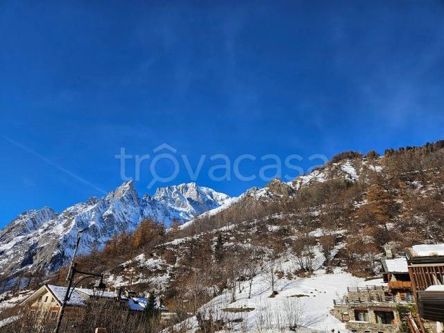 Appartamento in affitto a Courmayeur strada La Palud, arredato, box, nuova costruzione TrovaCasa