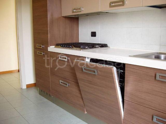 Appartamento in affitto a Crema via Luciano Chiodo, non arredato/vuoto, box, terrazzo TrovaCasa