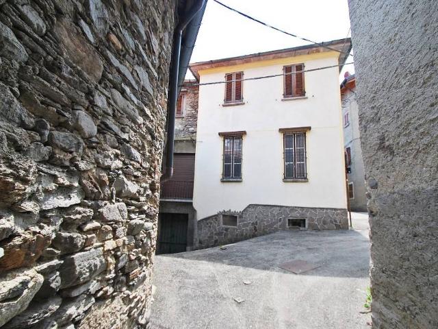 Appartamento in affitto a Dumenza VA