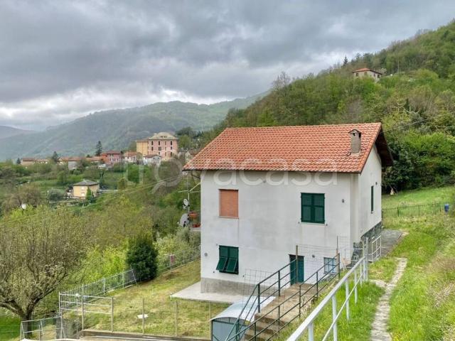 Appartamento in affitto a Davagna via Giovanni Bombrini, 17, arredato, giardino privato, lavanderia TrovaCasa