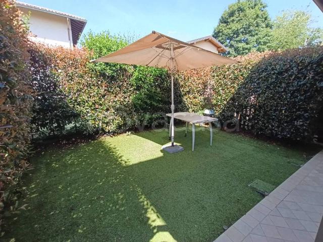 Appartamento in affitto a Daverio via Cesare Battisti, non arredato/vuoto, giardino privato, posto auto TrovaCasa