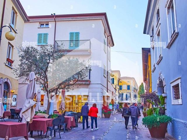 Appartamento in affitto a Desenzano Del Garda