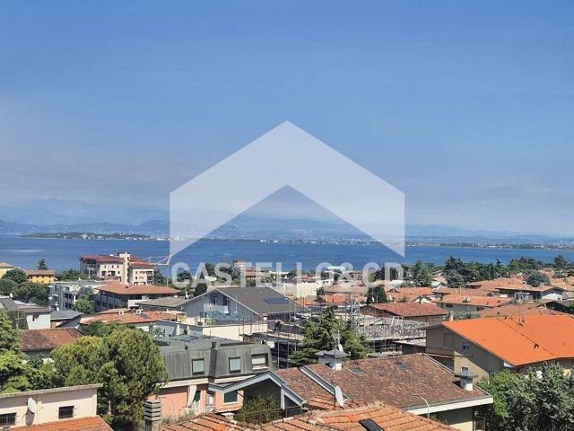 Appartamento in affitto a Desenzano Del Garda