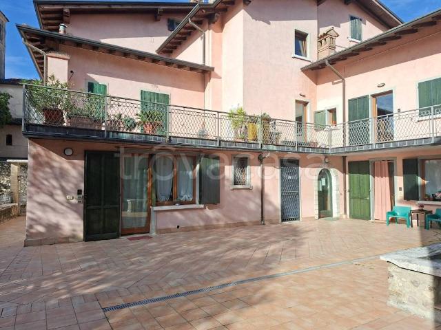 Appartamento in affitto a Desenzano del Garda piazza Garibaldi, arredato, riscaldamento autonomo, centrale TrovaCasa