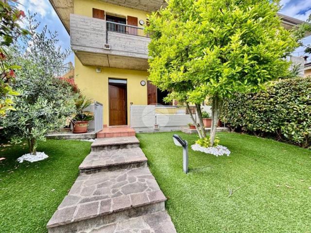Appartamento in affitto a Desenzano del Garda via m. L. King, 10, arredato, giardino privato, box TrovaCasa