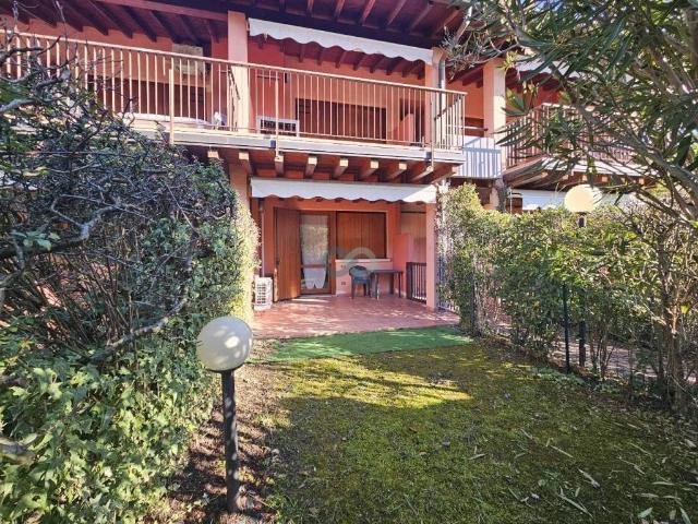 Appartamento in affitto a Desenzano del Garda via Adriano, arredato, giardino privato, posto auto scoperto TrovaCasa