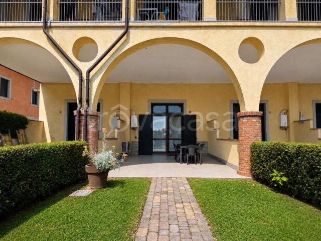 Appartamento in affitto a Desenzano del Garda viale Francesco Agello, 1, arredato, giardino privato, posto auto TrovaCasa