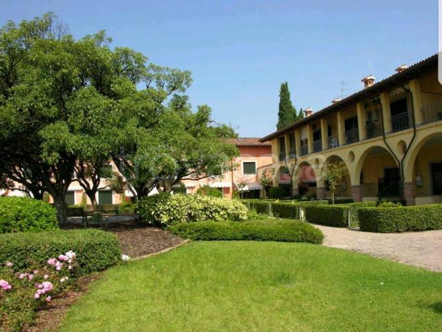 Appartamento in affitto a Desenzano del Garda viale Francesco Agello, 1, arredato, giardino privato, posto auto TrovaCasa