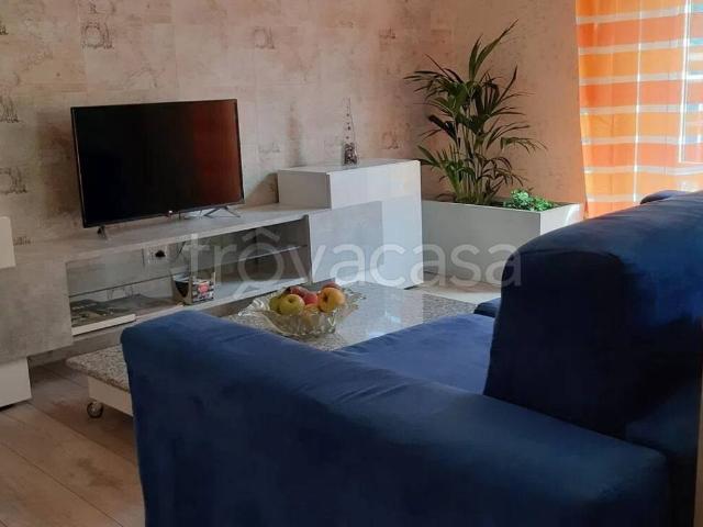 Appartamento in affitto a Desio via Fratelli Cervi, 29, balcone TrovaCasa