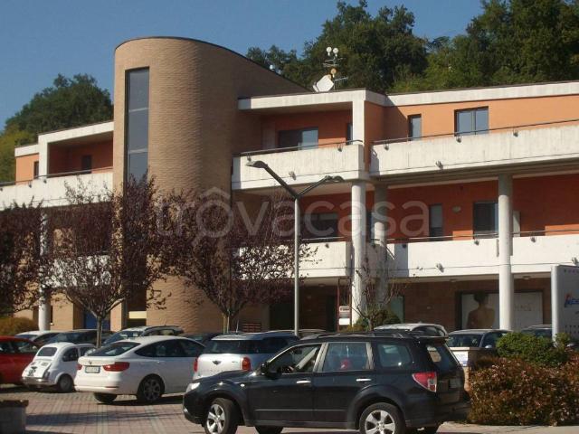 Appartamento in affitto a Elice sp56, non arredato/vuoto, posto auto, ascensore TrovaCasa