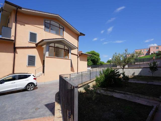 Appartamento in affitto a Fara in Sabina RI