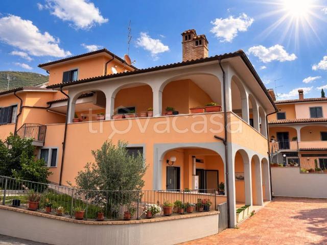 Appartamento in affitto a Fara in Sabina via Prime Case, 101, non arredato/vuoto, giardino privato, posto auto TrovaCasa