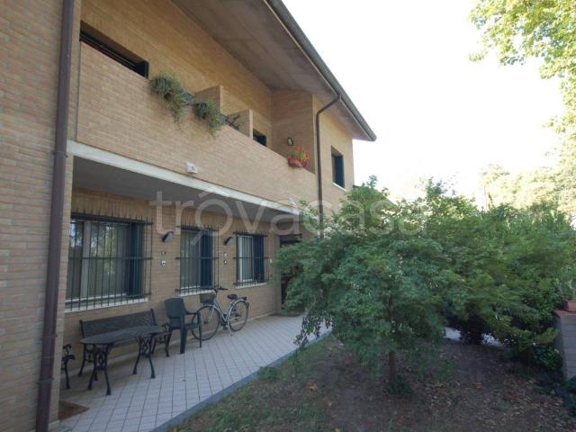 Appartamento in affitto a Ferrara, arredato, giardino privato, box TrovaCasa