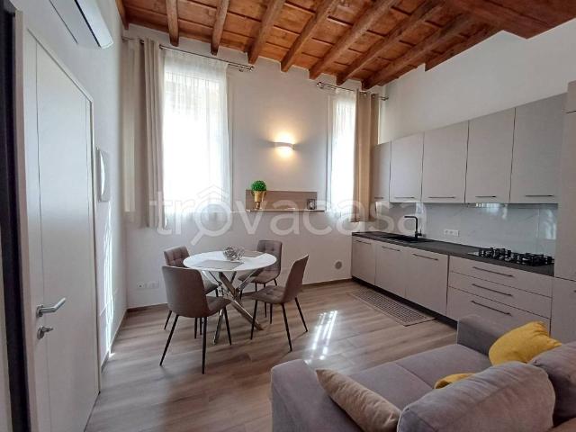 Appartamento in affitto a Ferrara, arredato, giardino, travi a vista TrovaCasa