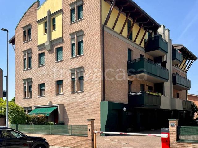 Appartamento in affitto a Ferrara, arredato, terrazzo, ascensore TrovaCasa